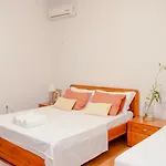 Daire G House Tiran